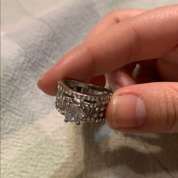 Ring - Picture 3 of 3